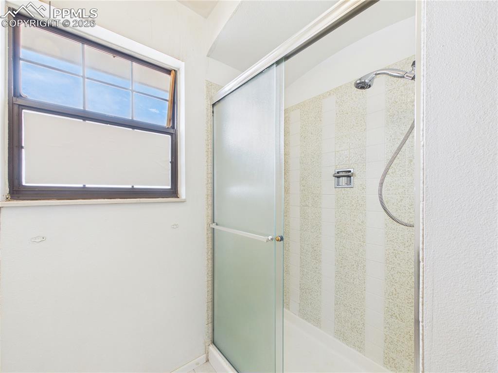 Image 24 of 49: Bathroom