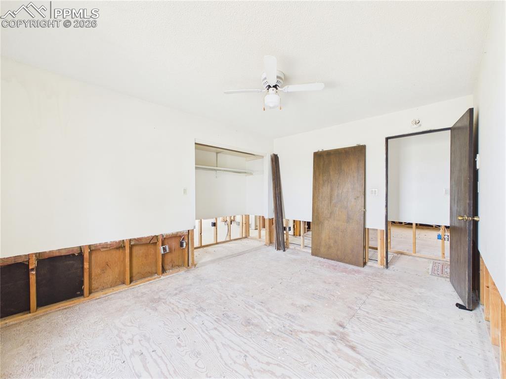 Image 29 of 49: Bedroom