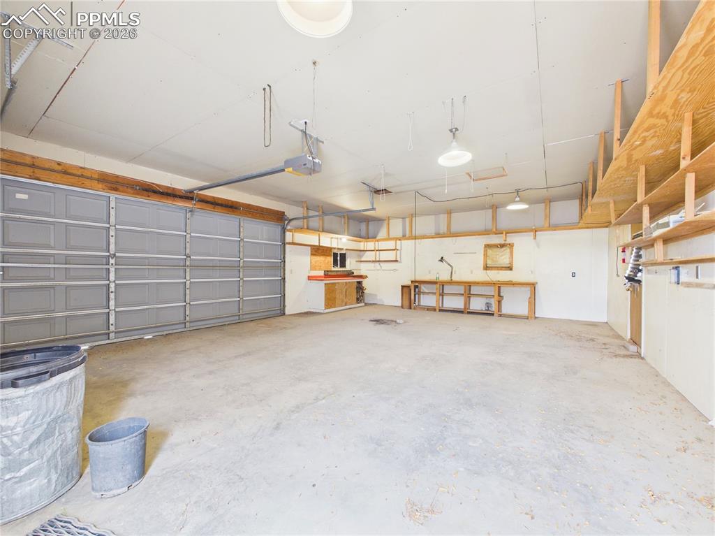 Image 44 of 49: Garage