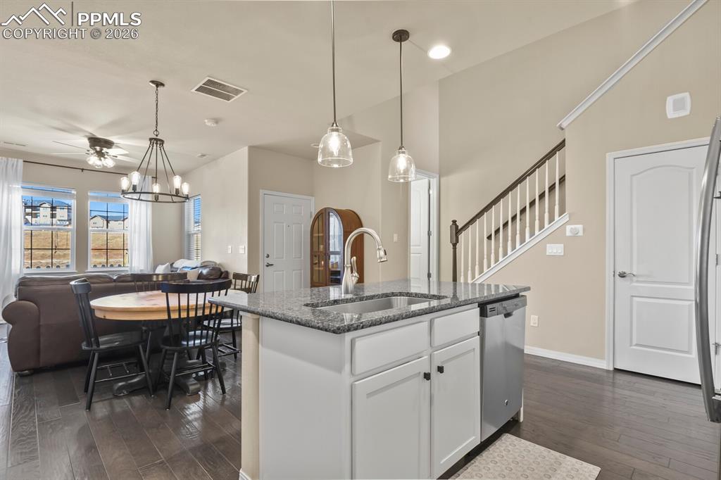 Image 14 of 37: Kitchen