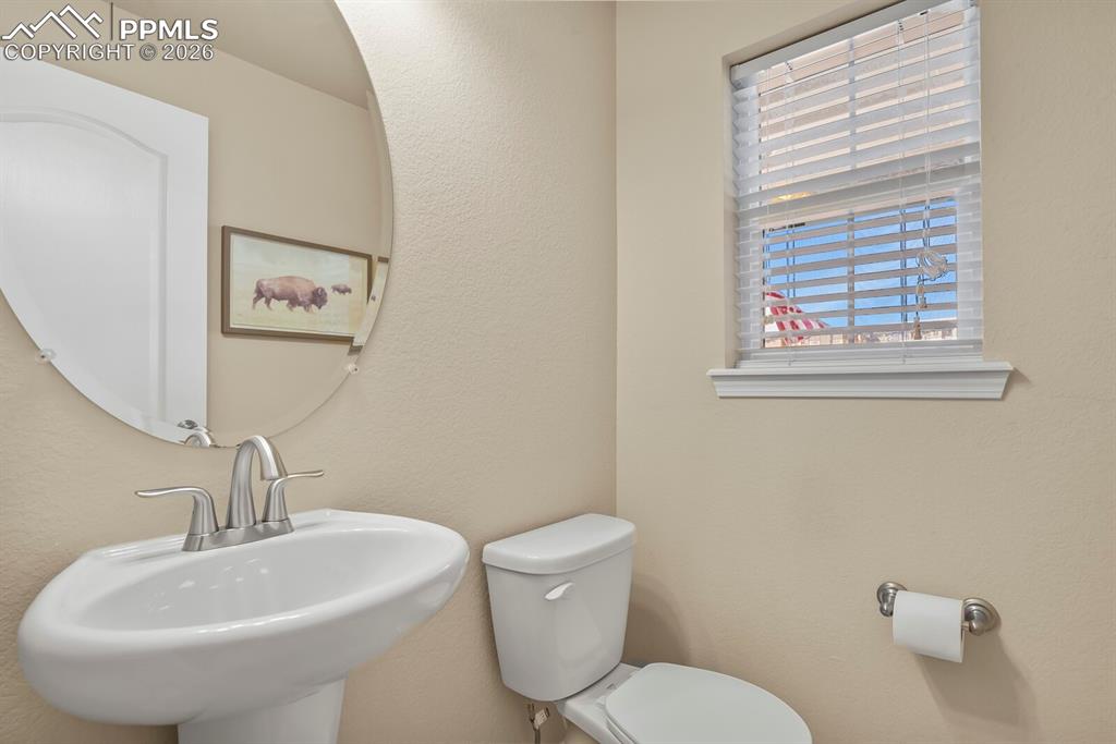 Image 19 of 37: Bathroom