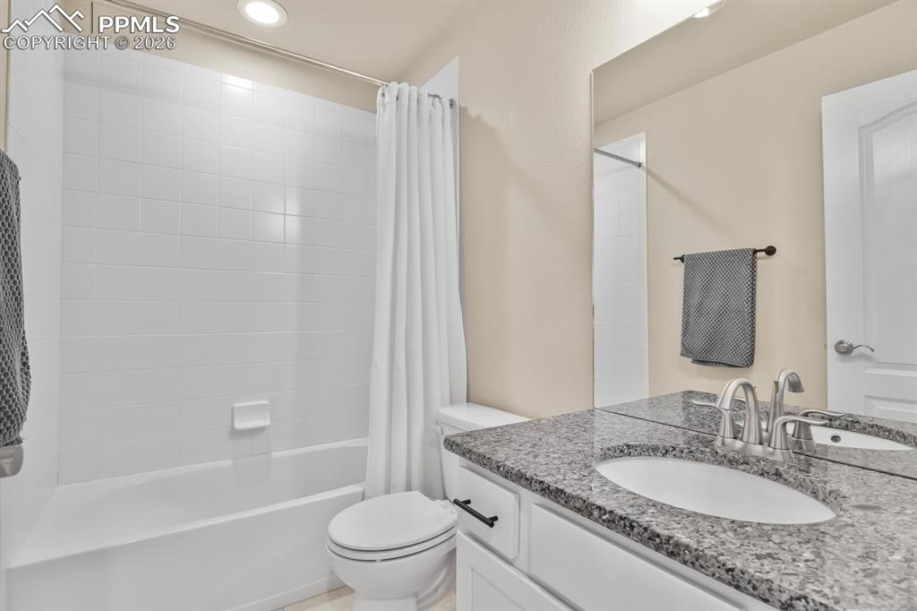 Image 33 of 37: Bathroom