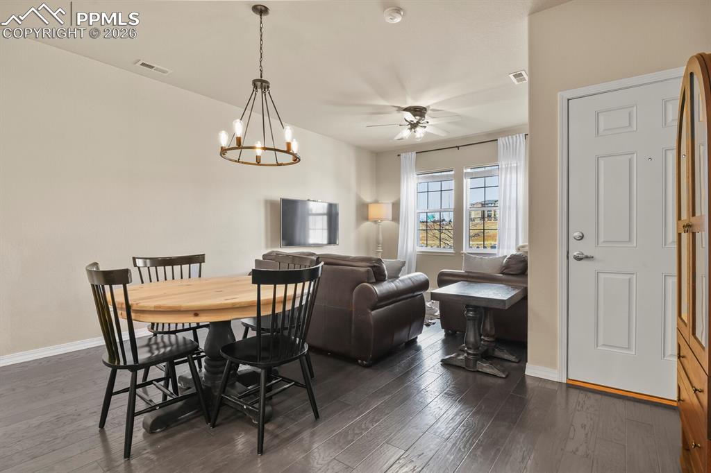 Image 7 of 37: Dining Area