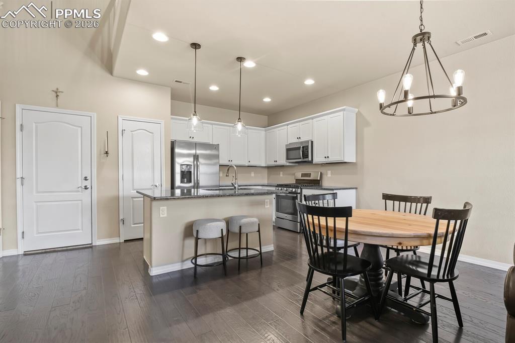 Image 9 of 37: Dining Area