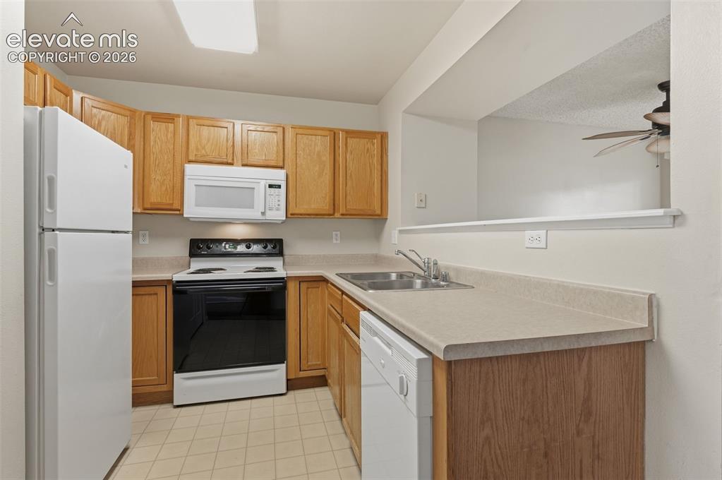 Image 13 of 37: Kitchen
