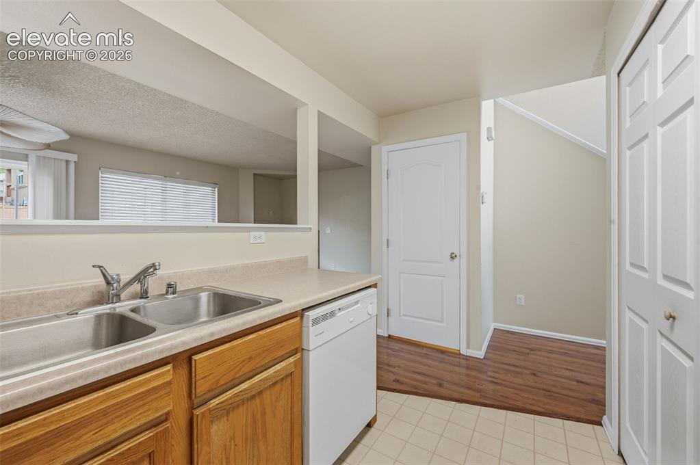 Image 16 of 37: Kitchen
