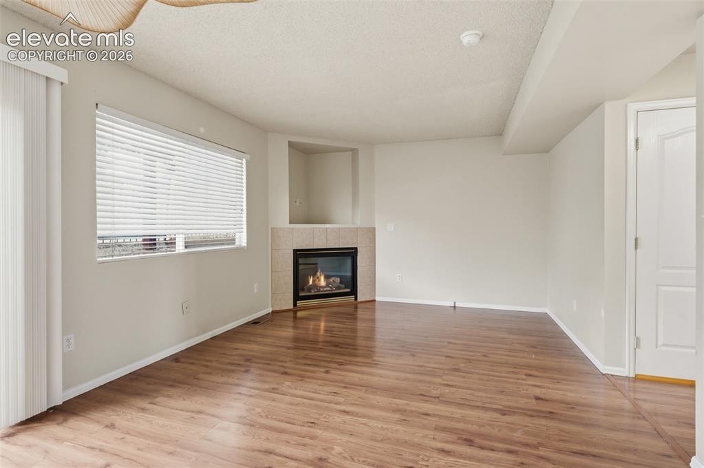 Image 5 of 37: Living Room