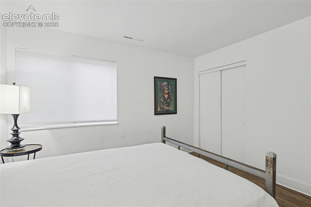 Image 12 of 26: Bedroom