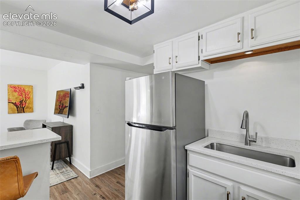 Image 14 of 26: Kitchen