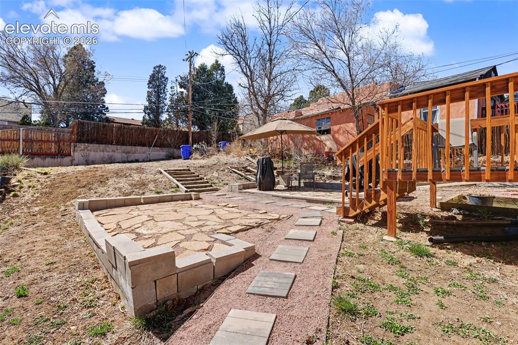 Image 9 of 26: Yard