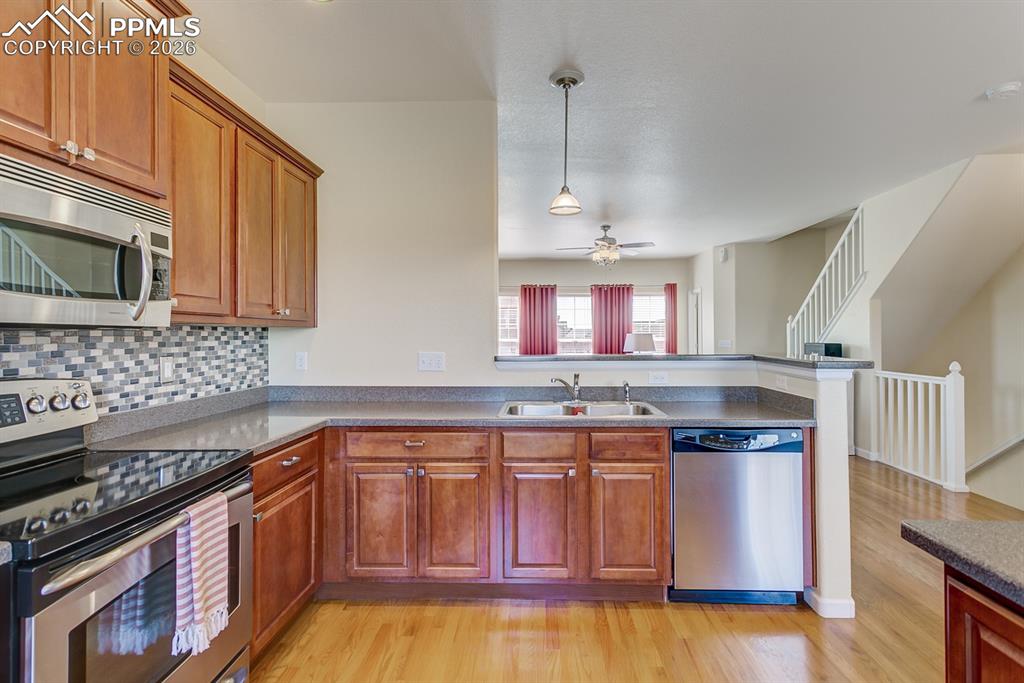 Image 10 of 28: Kitchen