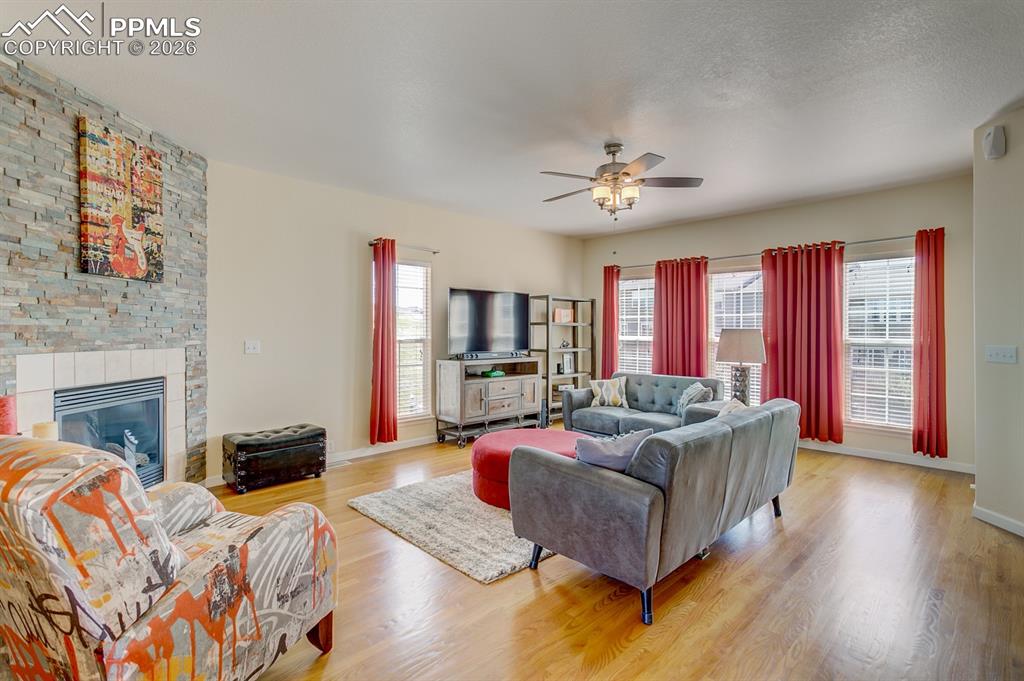 Image 11 of 28: Living Room