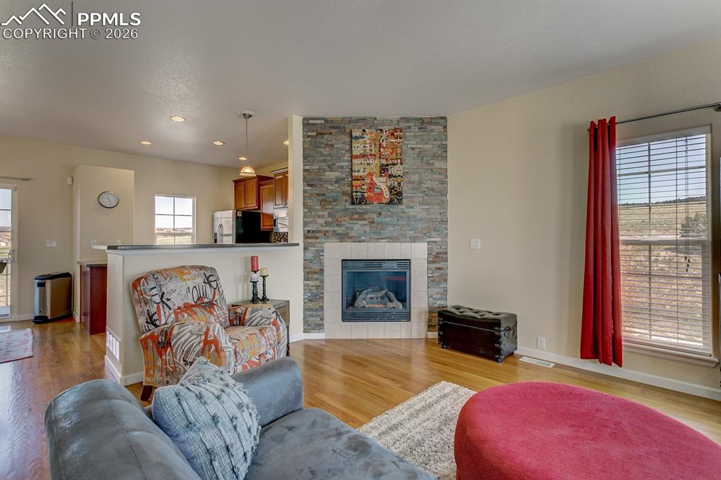 Image 14 of 28: Living Room