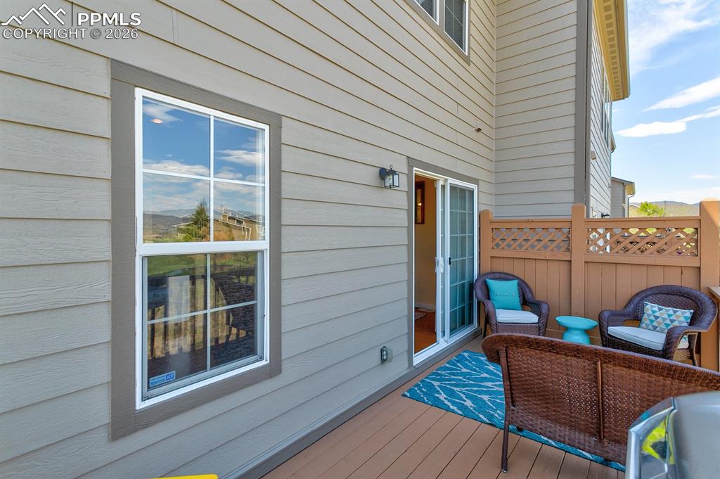 Image 25 of 28: Deck