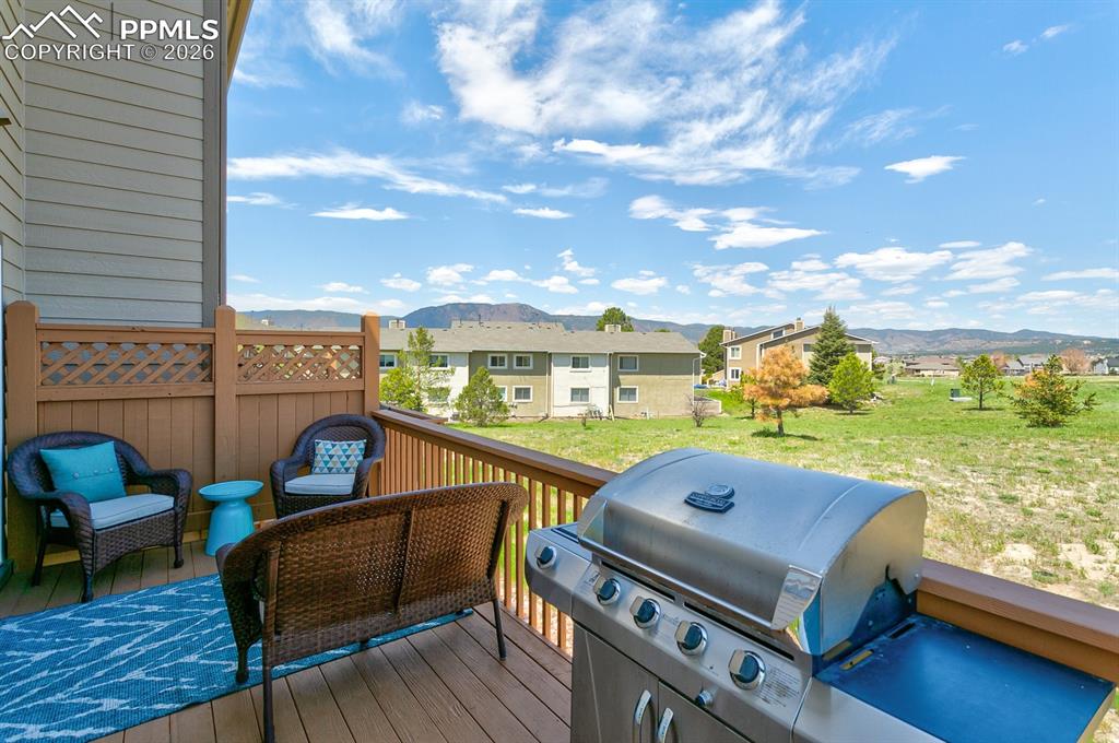 Image 26 of 28: Deck