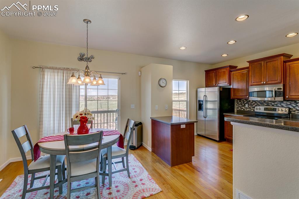 Image 4 of 28: Kitchen