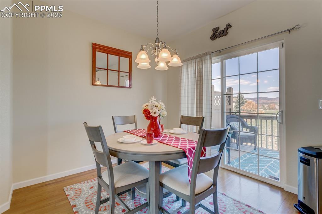 Image 6 of 28: Dining Area