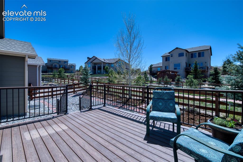 Image 20 of 32: Deck