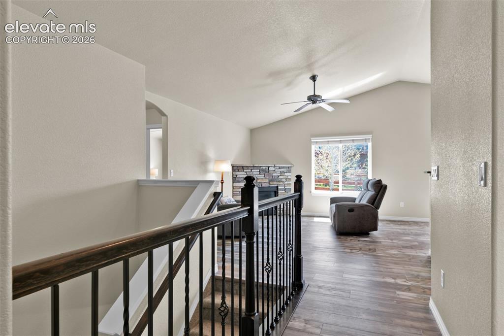 Image 5 of 32: Entrance Foyer