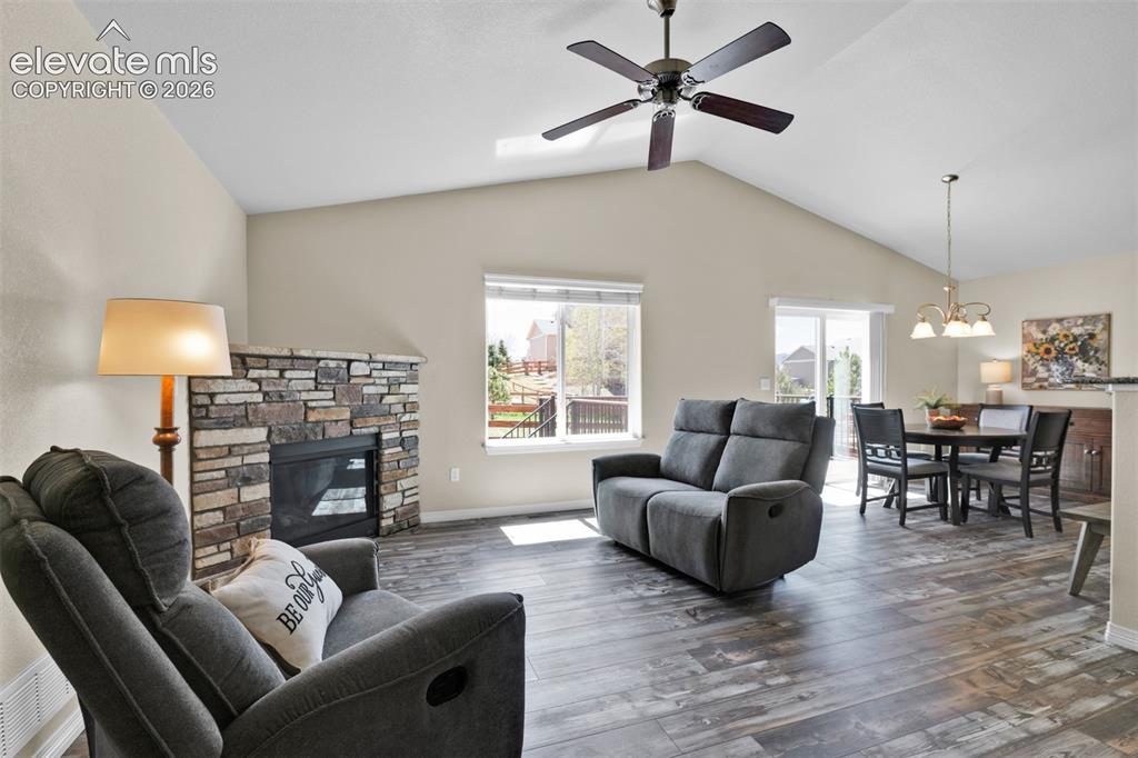 Image 6 of 32: Living Room