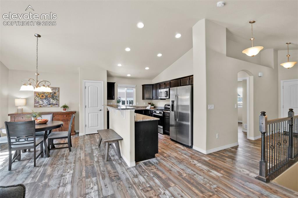 Image 7 of 32: Kitchen