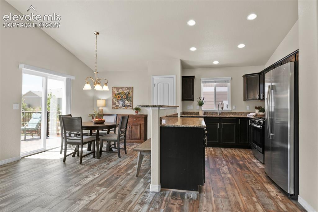 Image 9 of 32: Kitchen