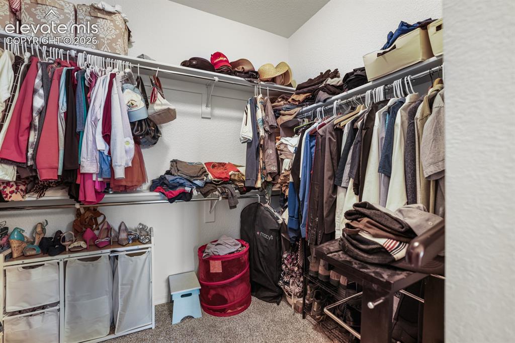 Image 20 of 50: Closet