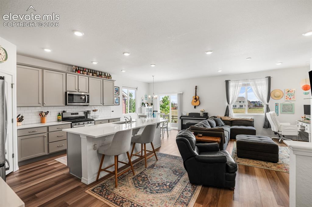 Image 9 of 50: Kitchen