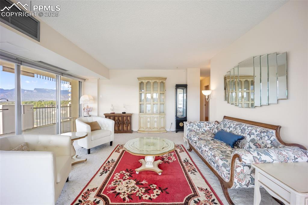 Image 10 of 31: Living Room