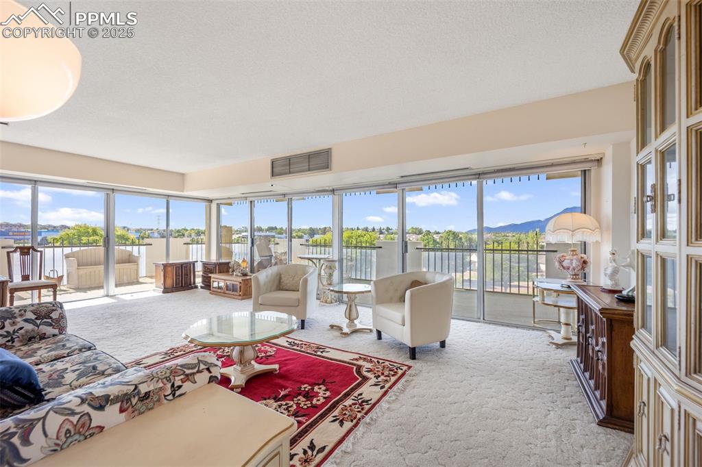 Image 11 of 31: Living Room