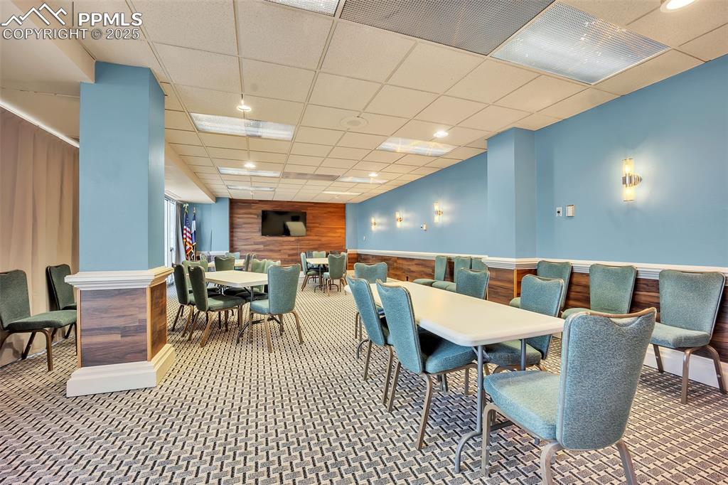 Image 27 of 31: Dining Area