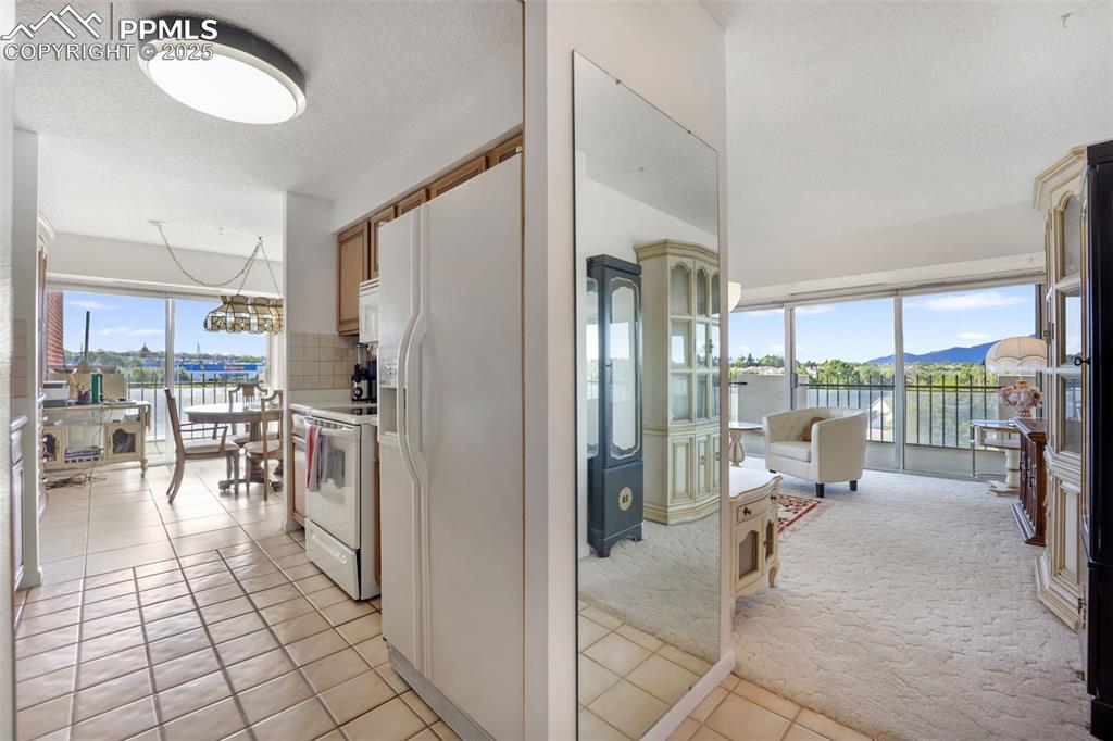 Image 4 of 31: Kitchen