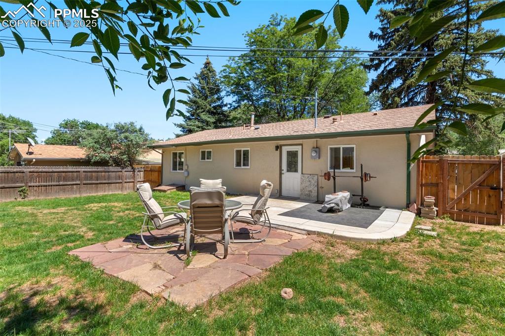 Image 27 of 31: Back of Structure