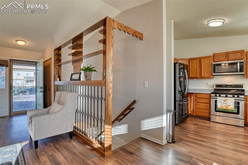 Image 17 of 50: Kitchen