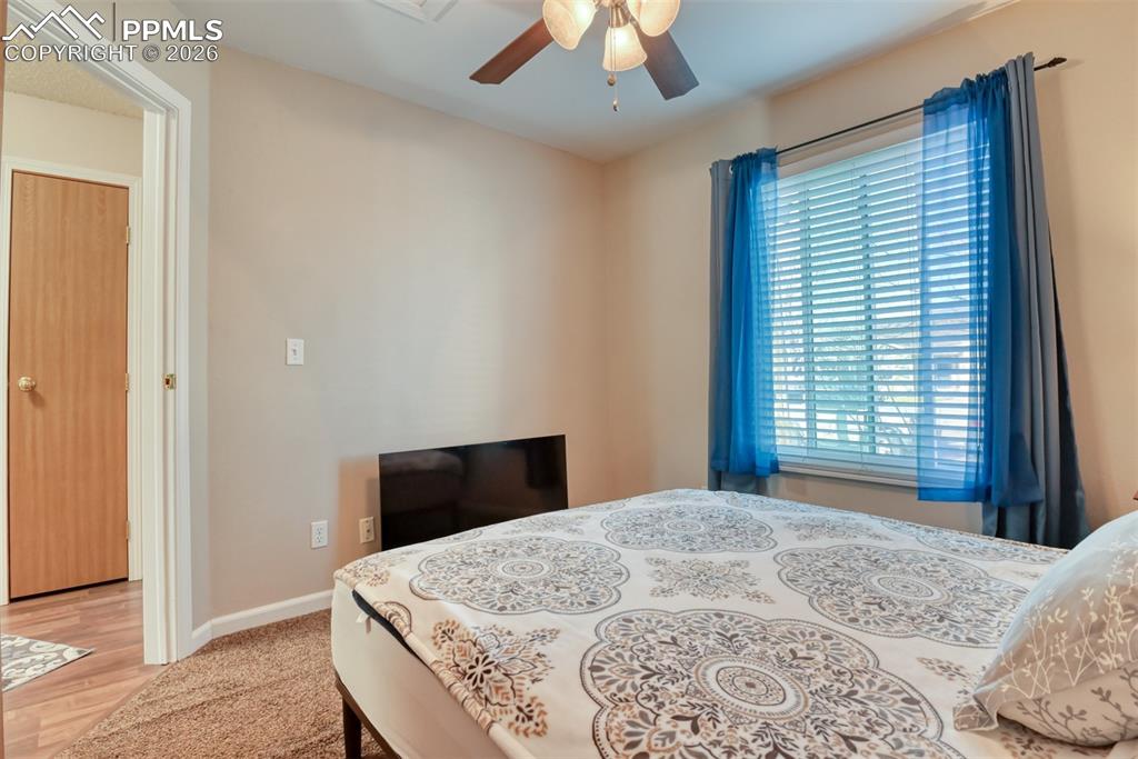 Image 19 of 50: Bedroom