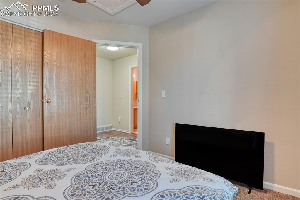 Image 21 of 50: Bedroom