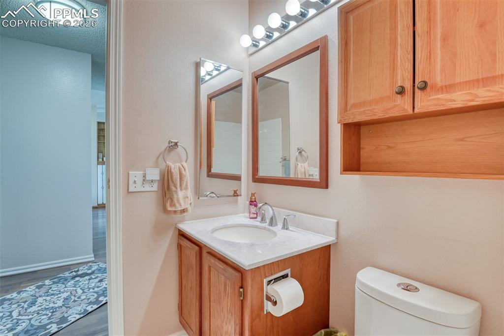 Image 23 of 50: Bathroom