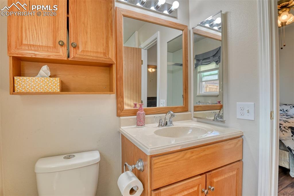 Image 34 of 50: Bathroom