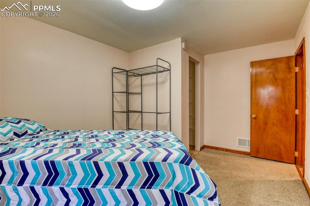 Image 41 of 50: Bedroom