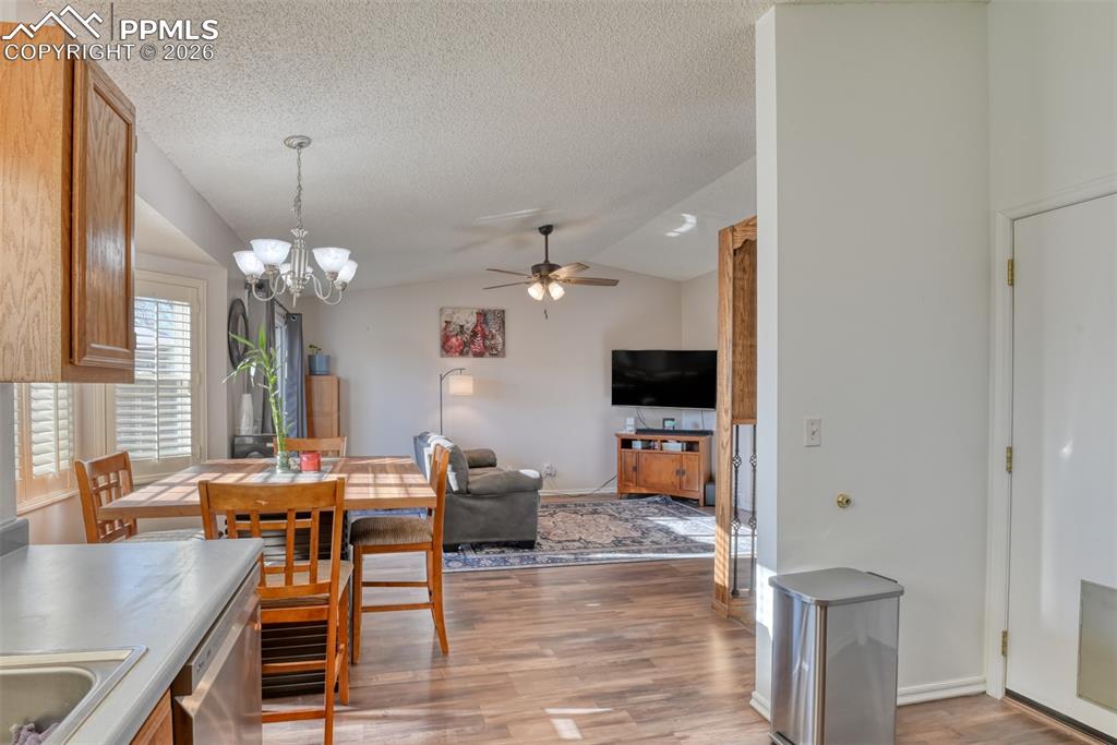 Image 9 of 50: Dining Area