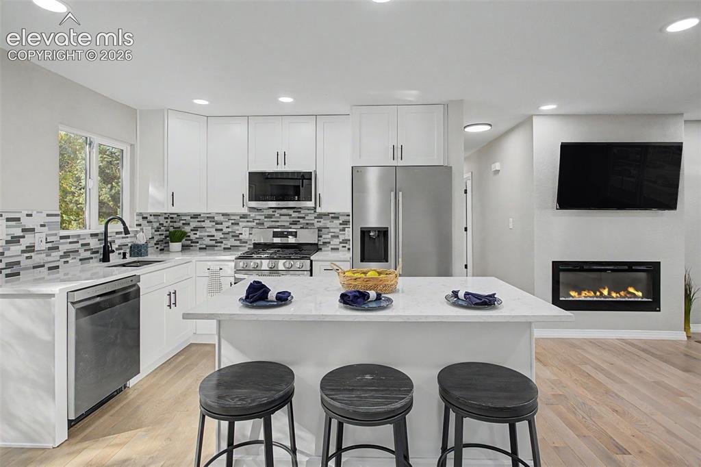 Image 6 of 10: Kitchen