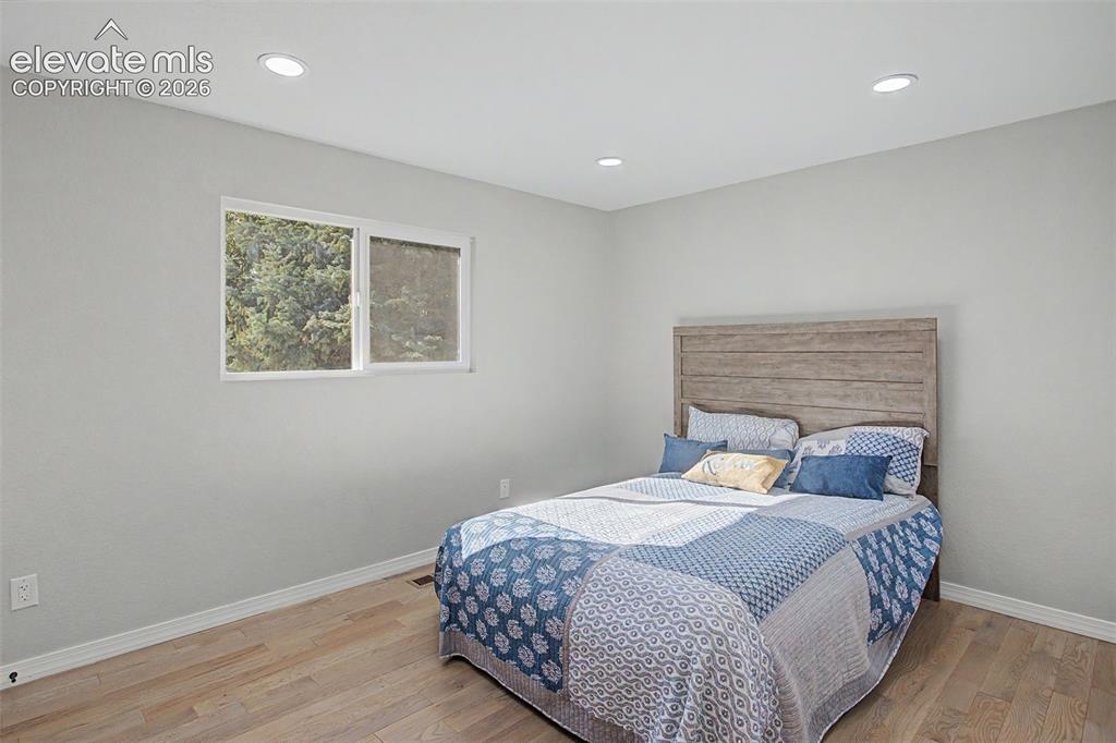 Image 9 of 10: Master Bedroom
