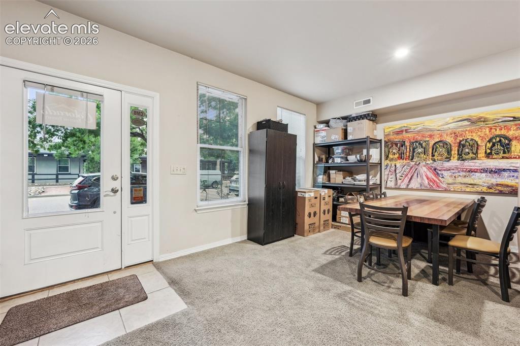 Image 8 of 50: Dining Area