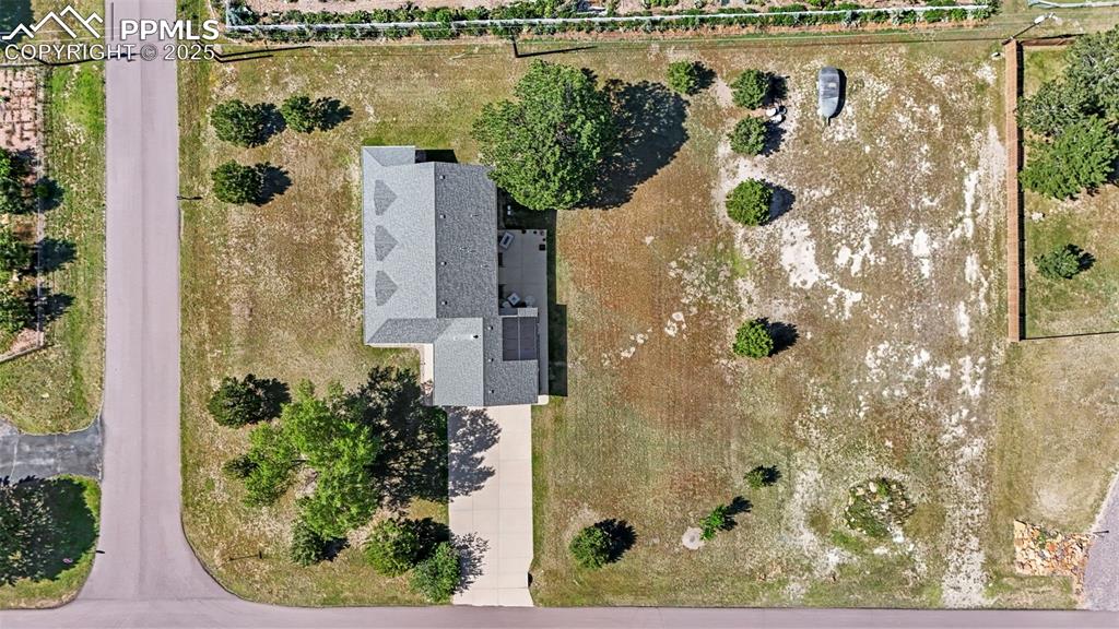 Image 3 of 47: One acre lot in the middle of the city!