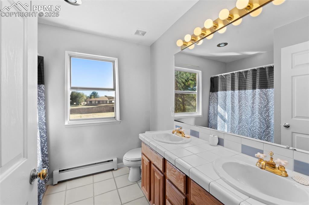 Image 34 of 47: Upper level full bathroom. 