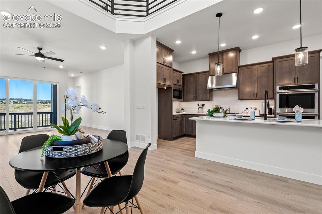 Image 11 of 45: Dining Area