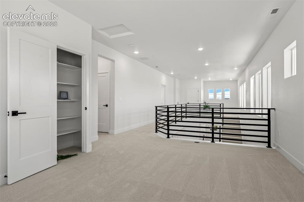 Image 16 of 45: Loft