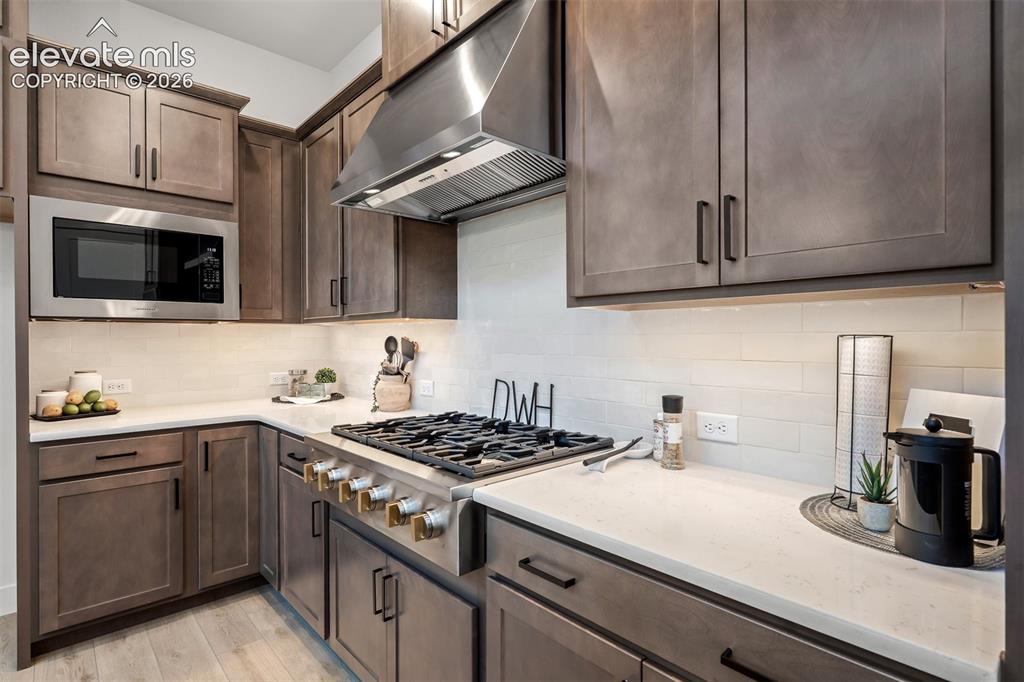 Image 7 of 45: Kitchen
