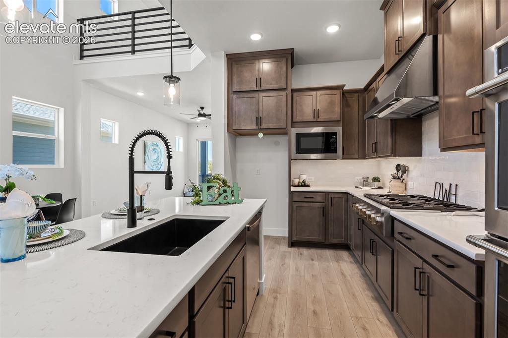 Image 8 of 45: Kitchen