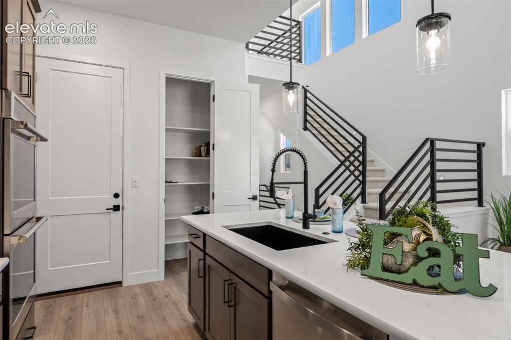 Image 9 of 45: Kitchen